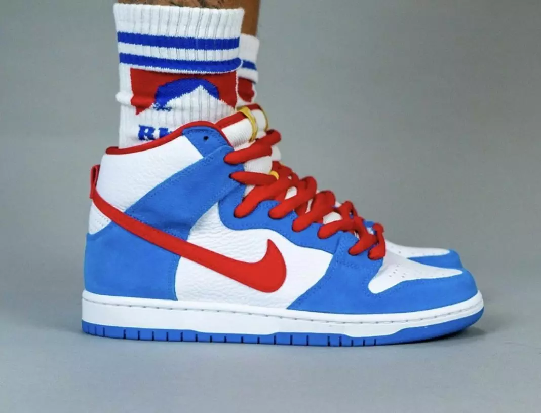 Nike SB Dunk High Doraemon CI2692-400 väljalaskekuupäev jalgadel