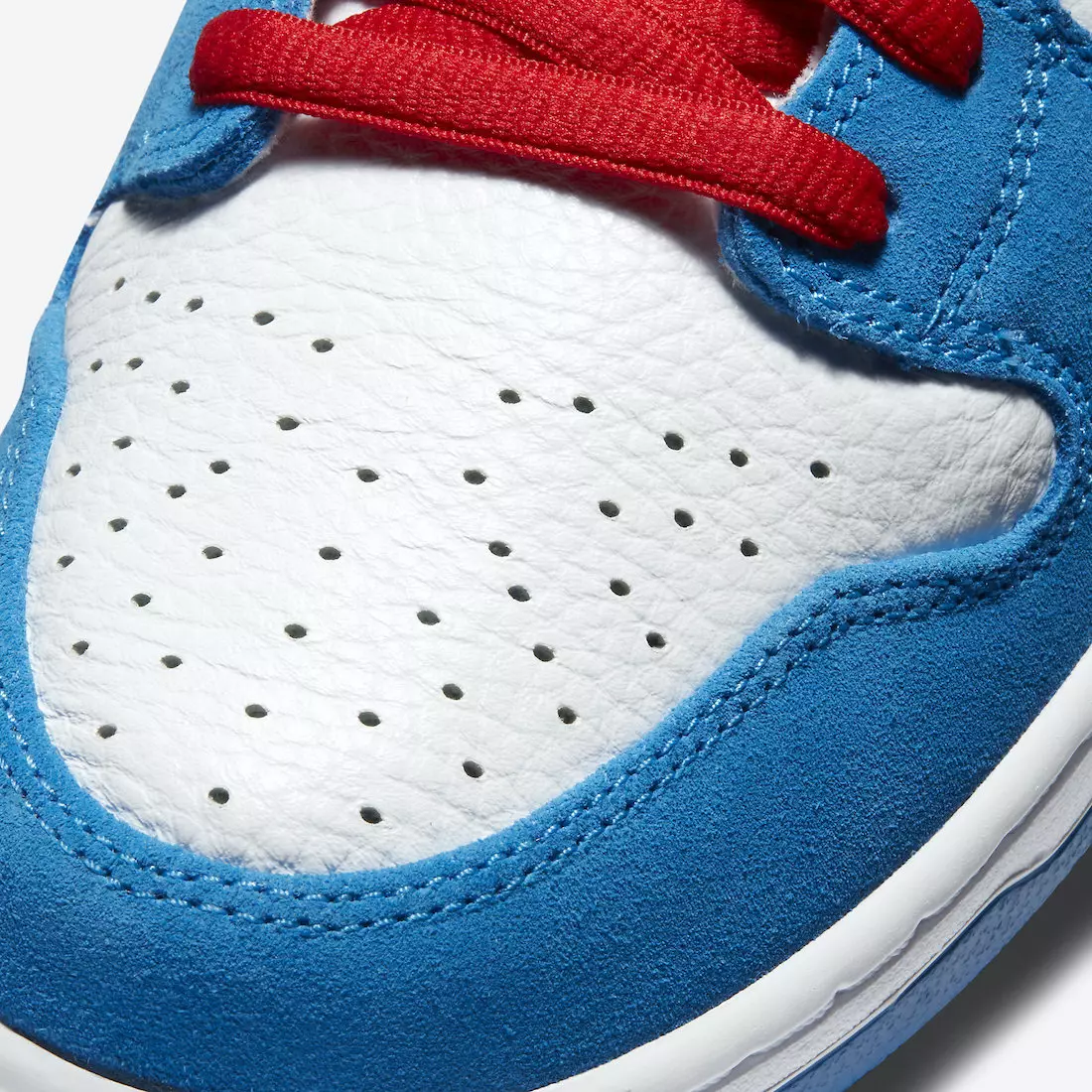 Дата на издаване на Nike SB Dunk High Doraemon CI2692-400