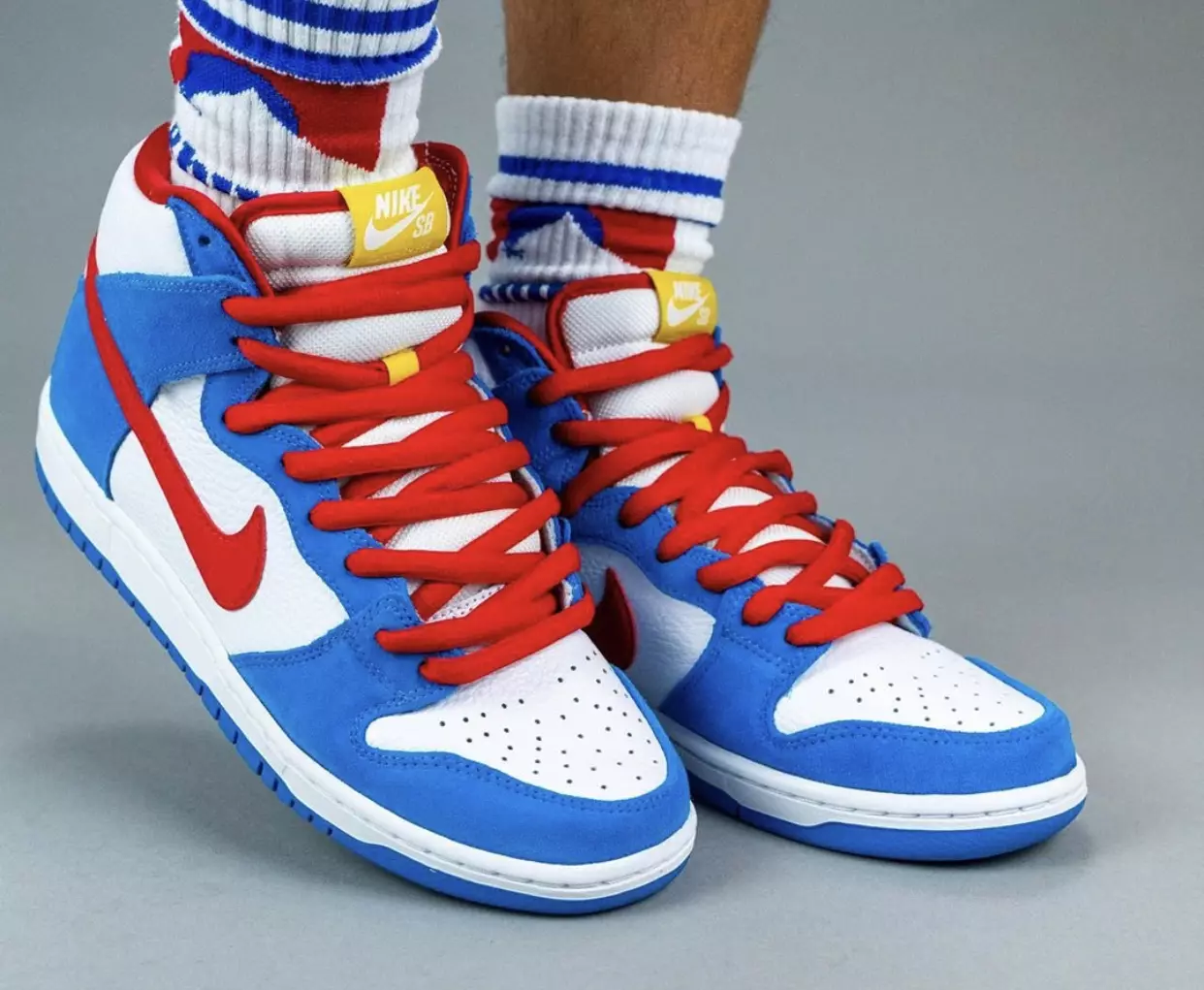 Nike SB Dunk High Doraemon CI2692-400 Útgáfudagur á fótum