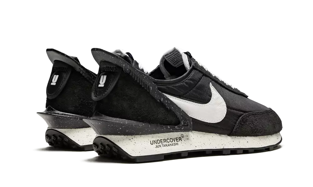 Nike Daybreak sous couverture