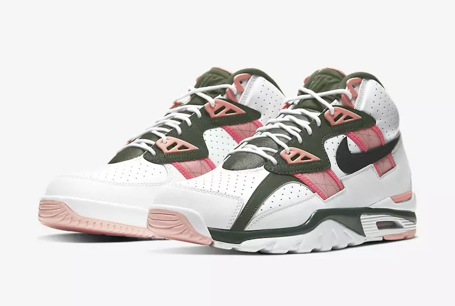 Phiên bản cao cấp của Nike Air Trainer SC với màu hồng và xanh