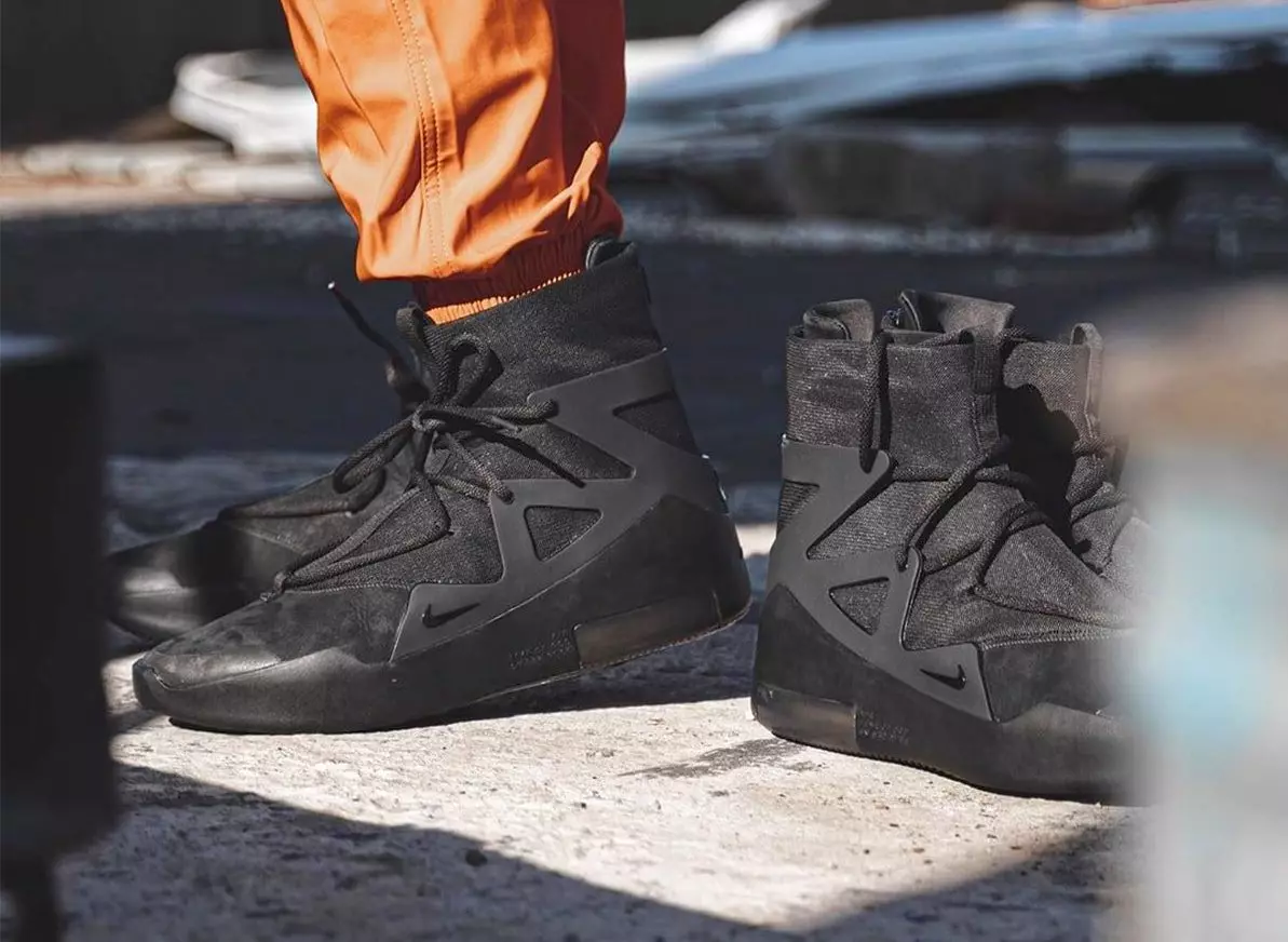 Nike Air Fear of God 1 Triple Black AR4237-005 Išleidimo data ant kojų