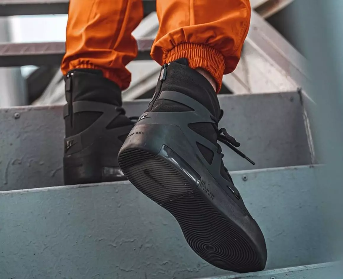 Nike Air Fear of God 1 Triple Black AR4237-005 Дата выпуска На ногах