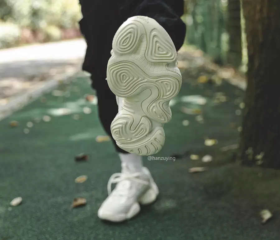 Adidas Yeezy 500 Bone FV3573 lábon