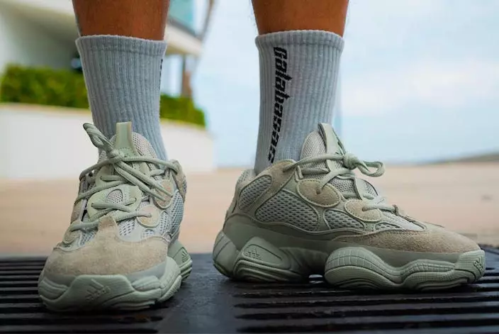 adidas Yeezy 500 მარილი ფეხით