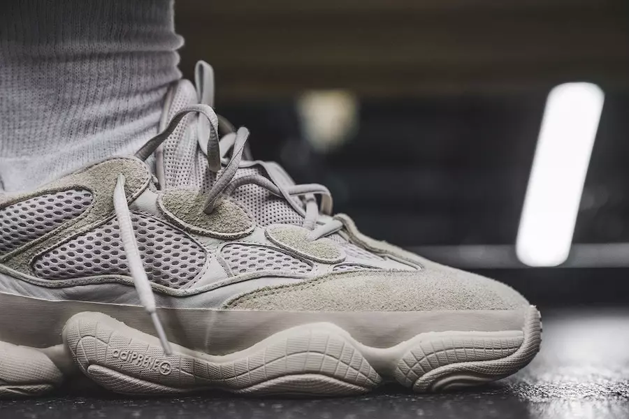 YEEZY Desert Rat Allık Ayak Üstü