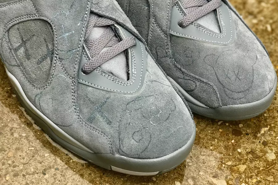 KAWS Air Jordan 8 Maalum ya Kijivu