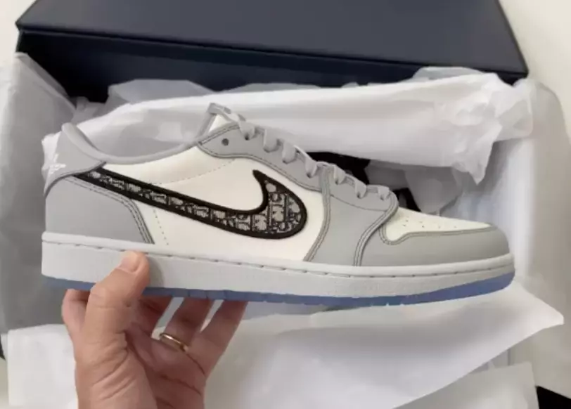 Mở hộp Dior x Air Jordan 1 Lows