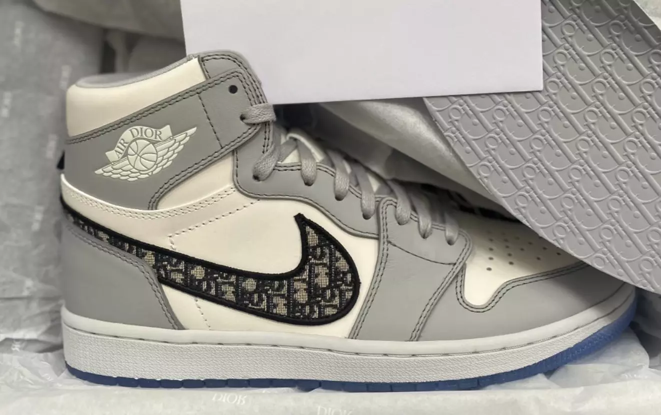 Dior Air Jordan 1 High OG Qutudan Açılış