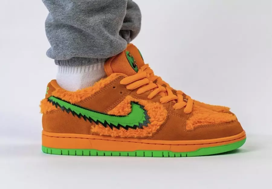 Nike SB Dunk Low Grateful Dead Orange Bear CJ5378-800 išleidimo data ant kojų