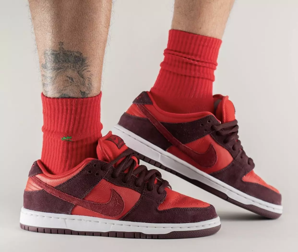 Nike SB Dunk Low Cherry DM0807-600 Udgivelsesdato på fødderne