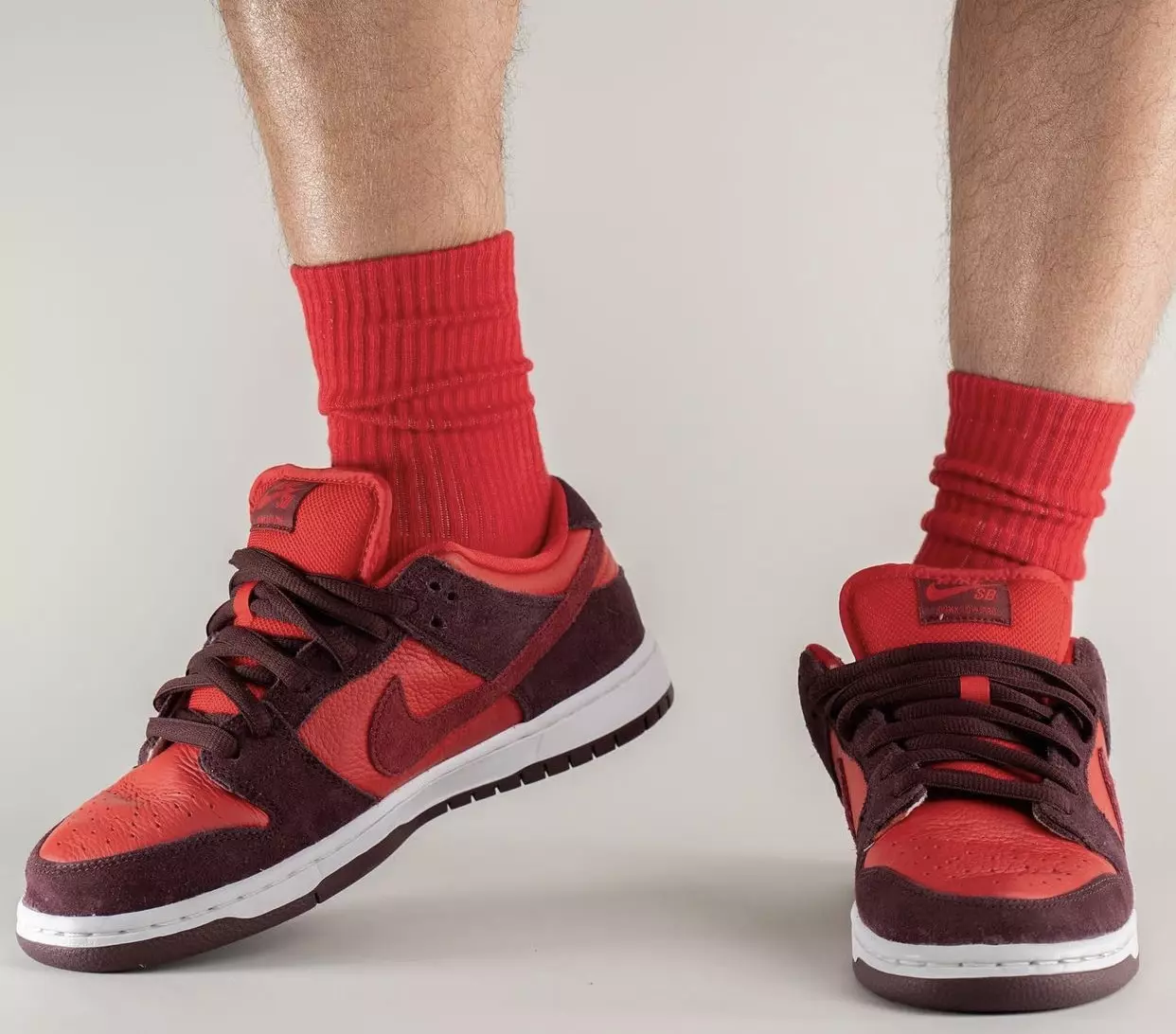 Nike SB Dunk Low Cherry DM0807-600 Datum izlaska On-Feet