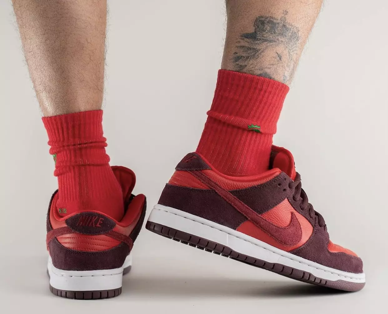 Nike SB Dunk Low Cherry DM0807-600 Udgivelsesdato på fødderne