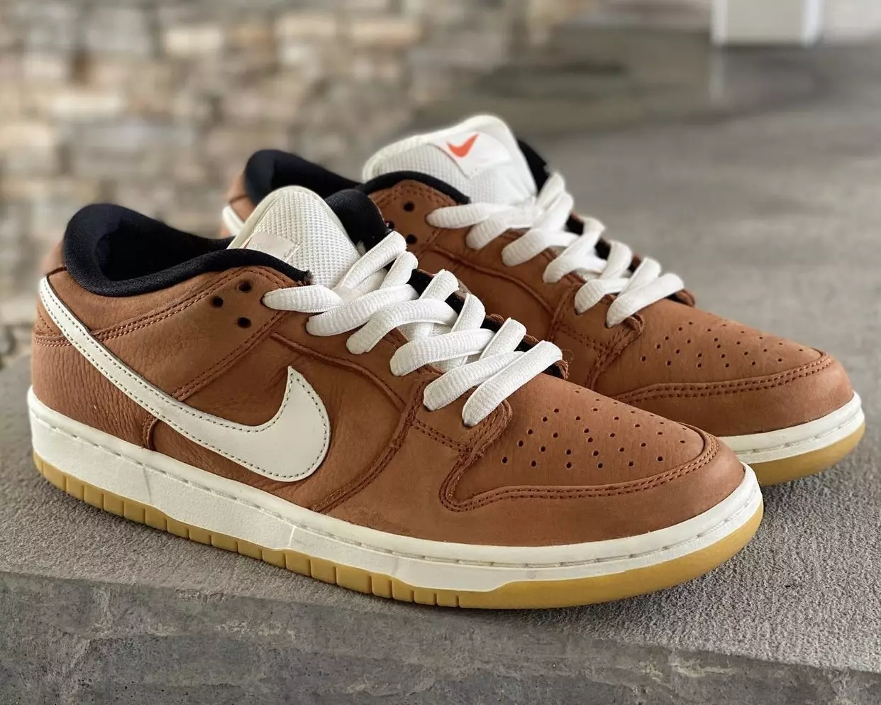 Giá ngày phát hành Nike SB Dunk Low Dark Russet DH1319-200