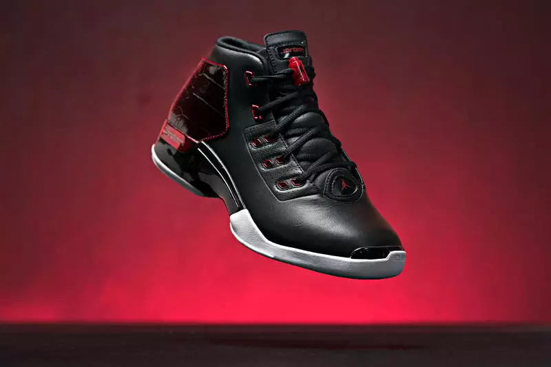 Air Jordan 17 Chicago Bulls di razza retrò