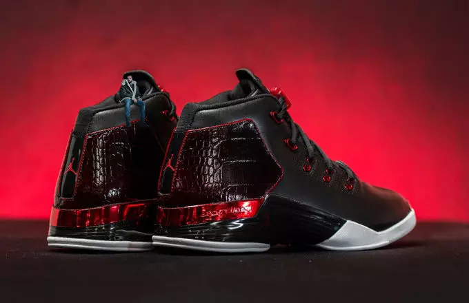 Air Jordan 17 Chicago Bulls di razza retrò