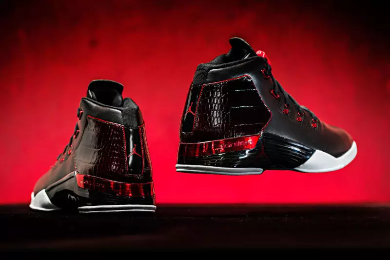 Air Jordan 17 Chicago Bulls di razza retrò