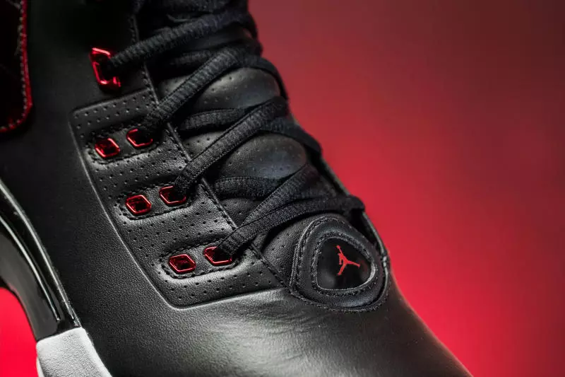 Air Jordan 17 Chicago Bulls di razza retrò