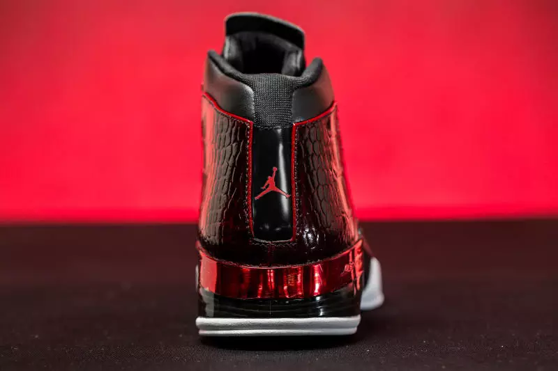 Air Jordan 17 Chicago Bulls di razza retrò