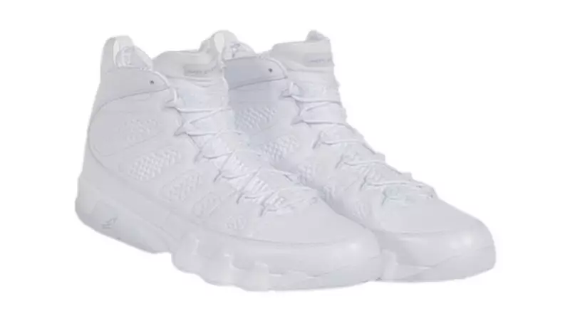 Колекція All-White Air Jordan Retro від Кобі Брайанта виставлена на аукціон 12194_10