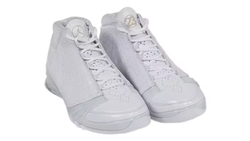 Kobe Bryant ၏ All-White Air Jordan Retro Collection ကို လေလံတင်ရောင်းချသည်။ 12194_24