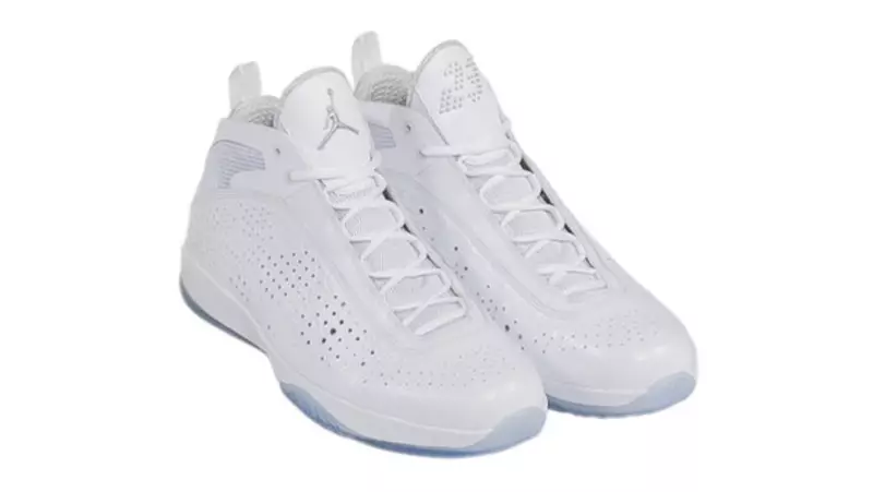 Retro kolekcia Kobeho Bryanta All-White Air Jordan na aukciu 12194_27