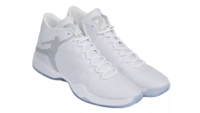 Ретро колекцията All-White Air Jordan на Коби Брайънт е на търг 12194_30