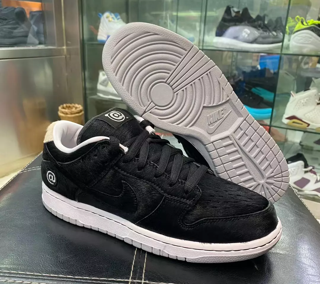 Medicom Toy Nike SB Dunk Low Black CZ5127-001 Санаи барориши