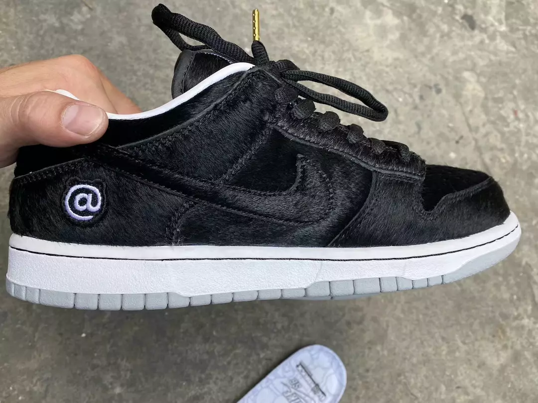 Đồ chơi Medicom Nike SB Dunk Low CZ5127-001 Giá ngày phát hành