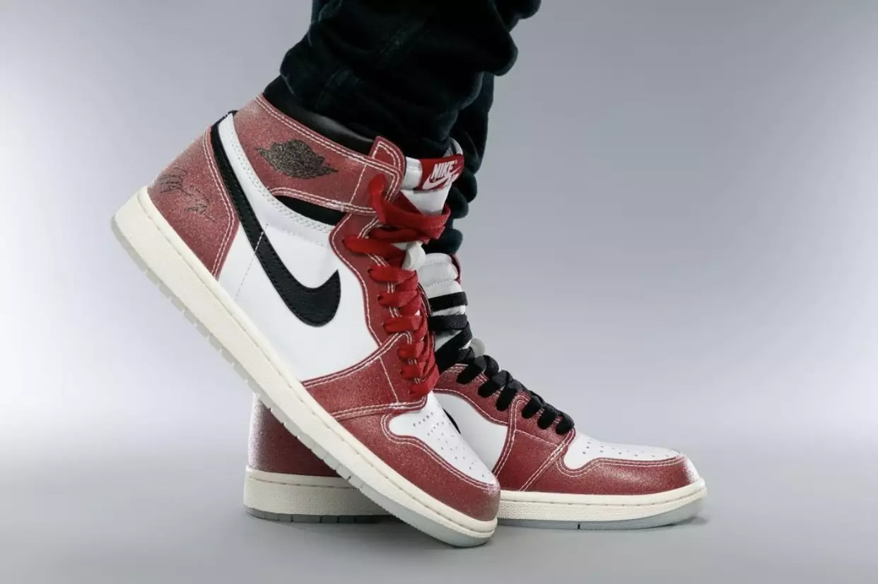 Trophy Room Air Jordan 1 Chicago DA2728-100 Fecha de lanzamiento On-Feet