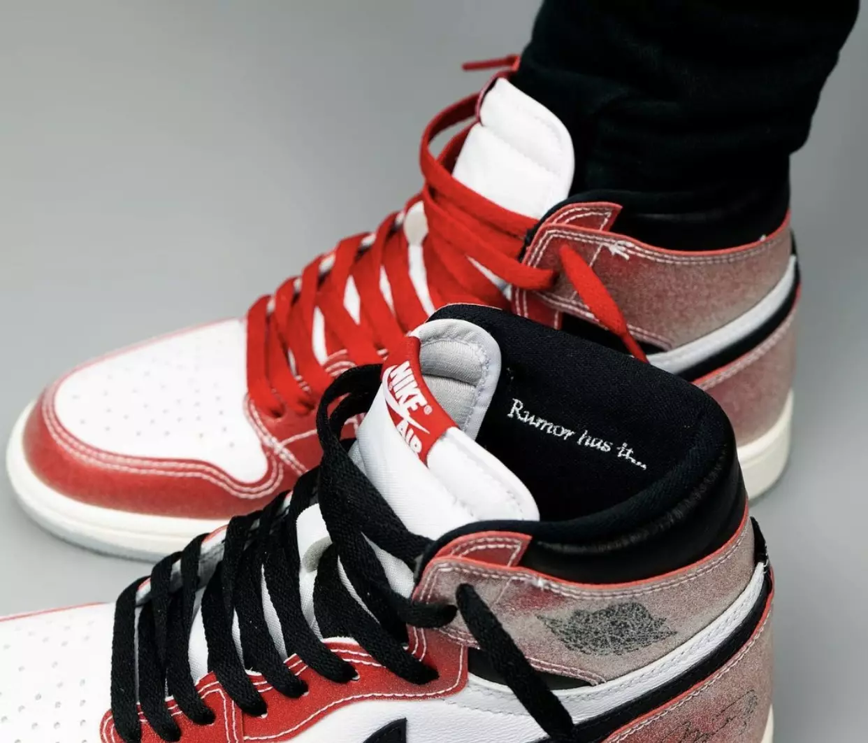 غرفة الجوائز Air Jordan 1 Chicago DA2728-100 تاريخ الإصدار على القدمين