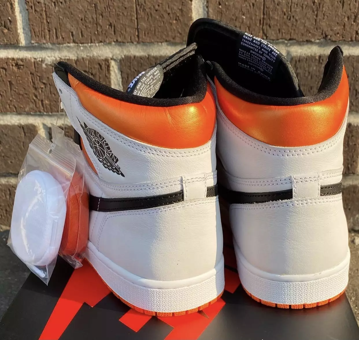 Дата выхода Air Jordan 1 Electro Orange 555088-180