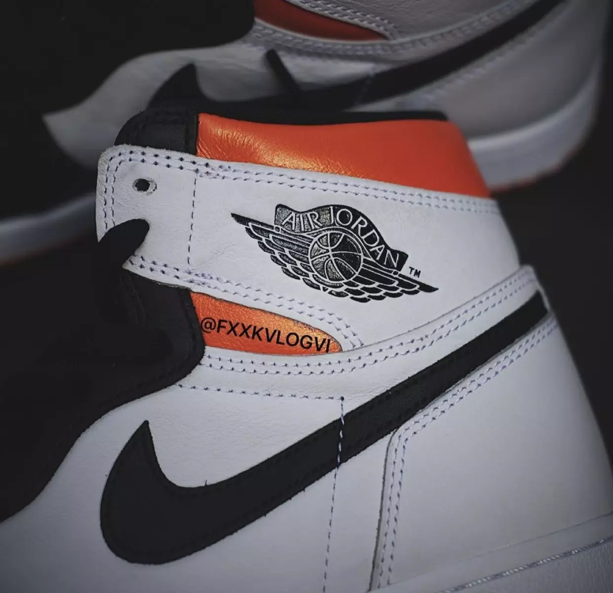 Air Jordan 1 Electro Orange 555088-180 Verðlagning á útgáfudegi