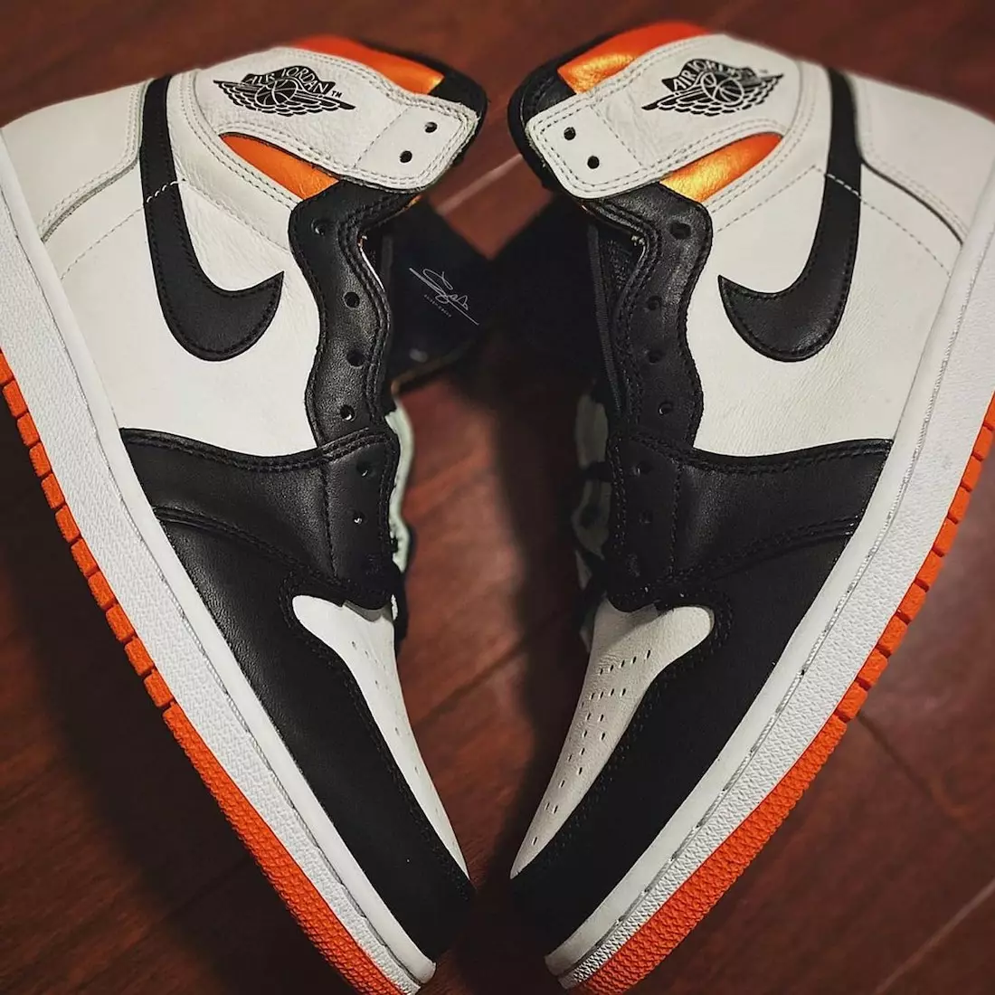 Air Jordan 1 High OG Electro Orange 555088-180 Chiqarilgan sanasi