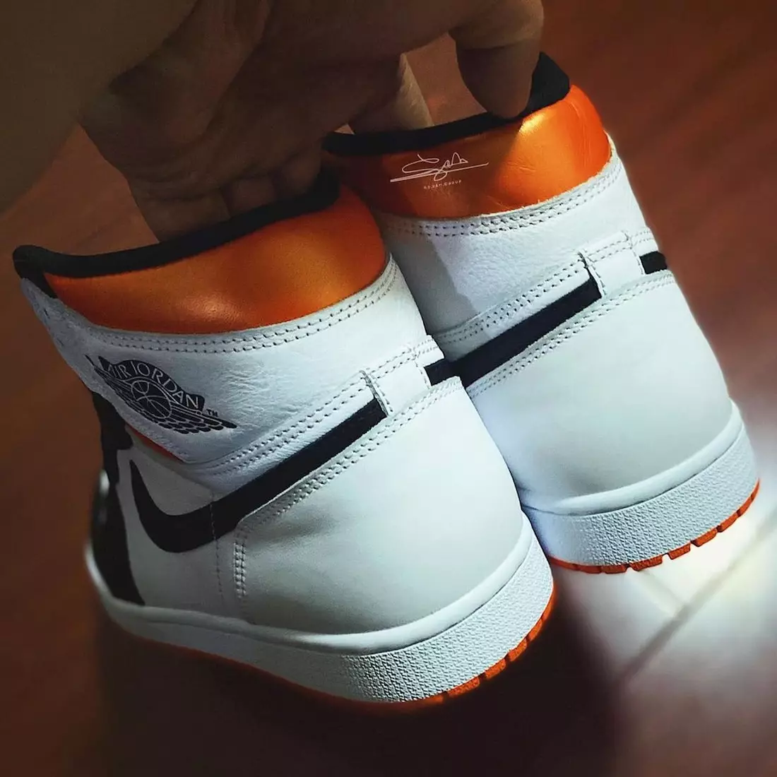 Air Jordan 1 High OG Electro Orange 555088-180 Data e publikimit