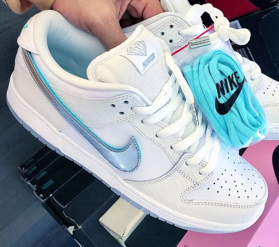 Diamond Supply Co Nike SB Dunk Low White Ngày phát hành