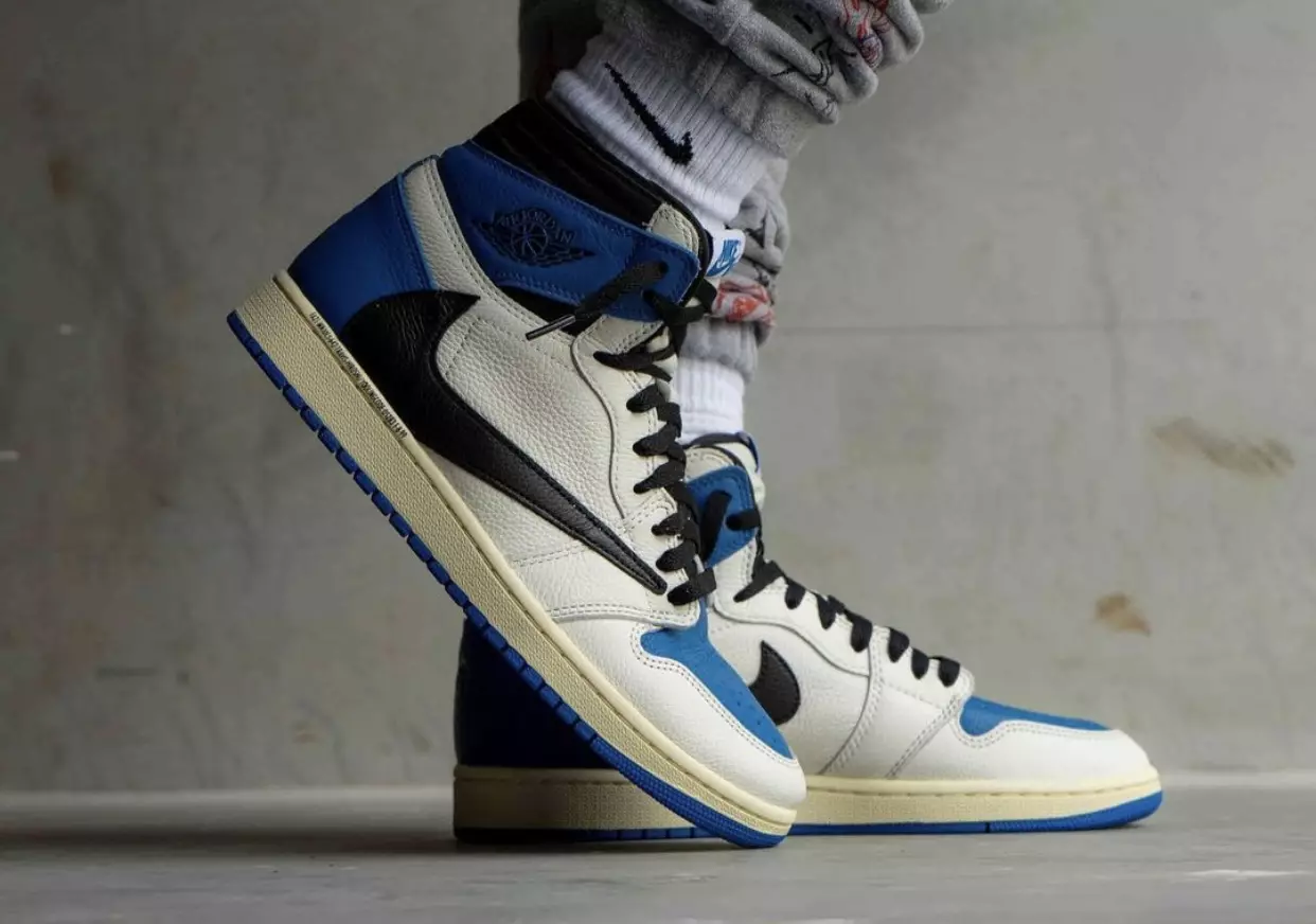 Travis Scott Fragment Air Jordan 1 High OG Military Blue On-Fet