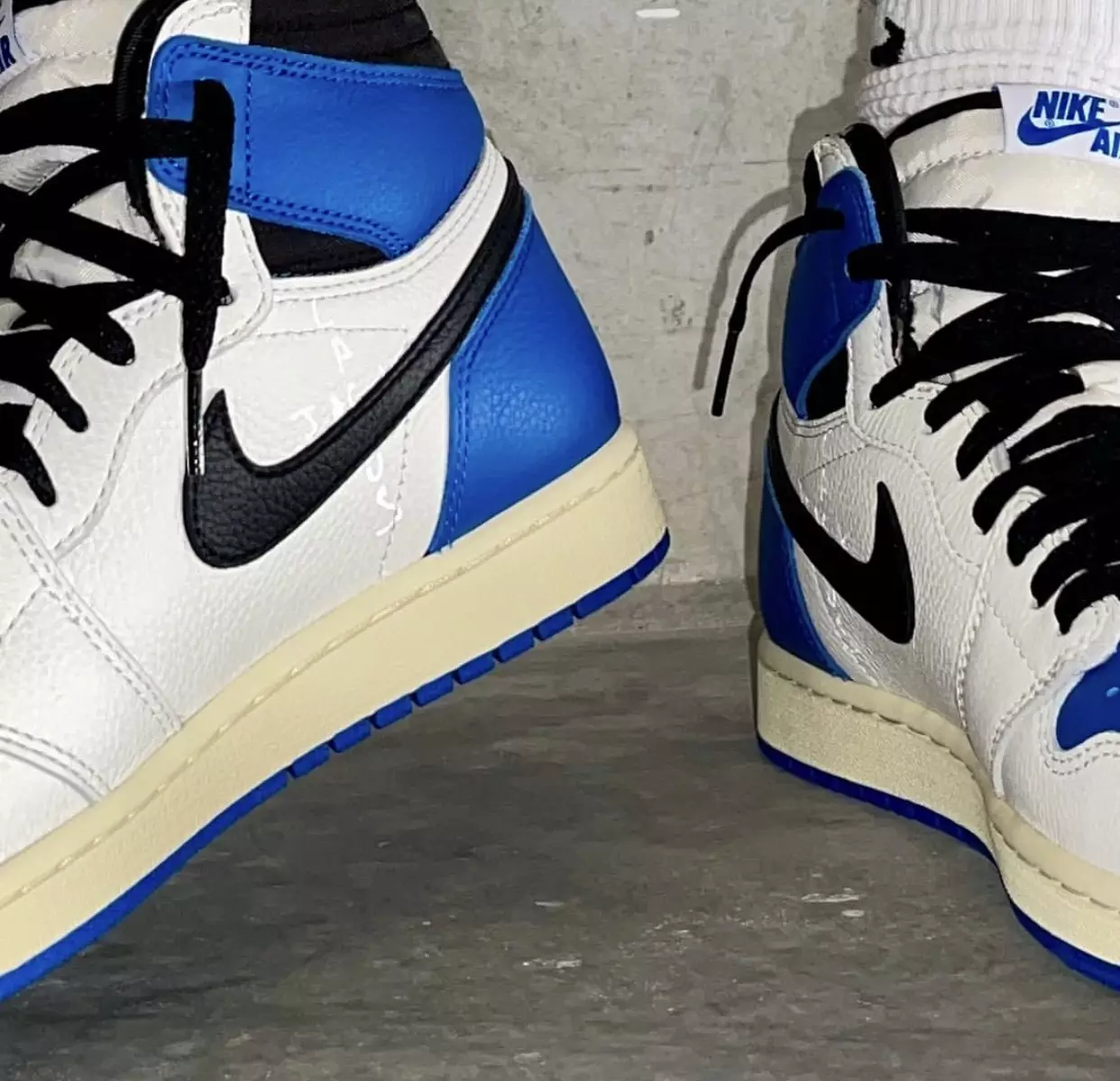 Travis Scott Fragment Air Jordan 1 High OG 밀리터리 블루 온피트