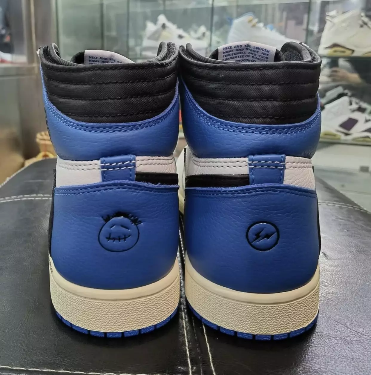 Фрагмент Travis Scott Air Jordan 1 High OG Military Blue Дата выпуску