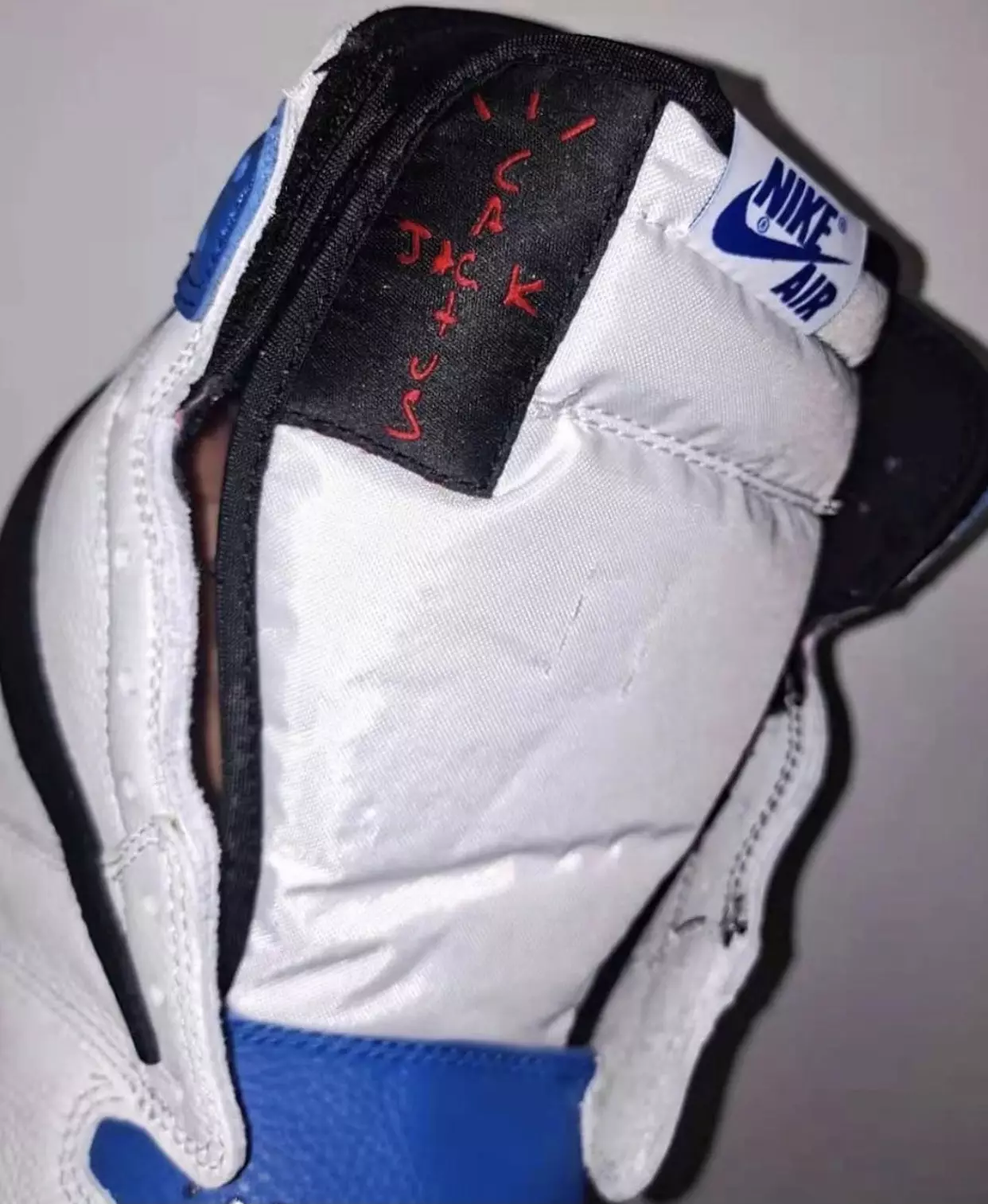 Travis Scott Fragment Air Jordan 1 High Royal išleidimo data