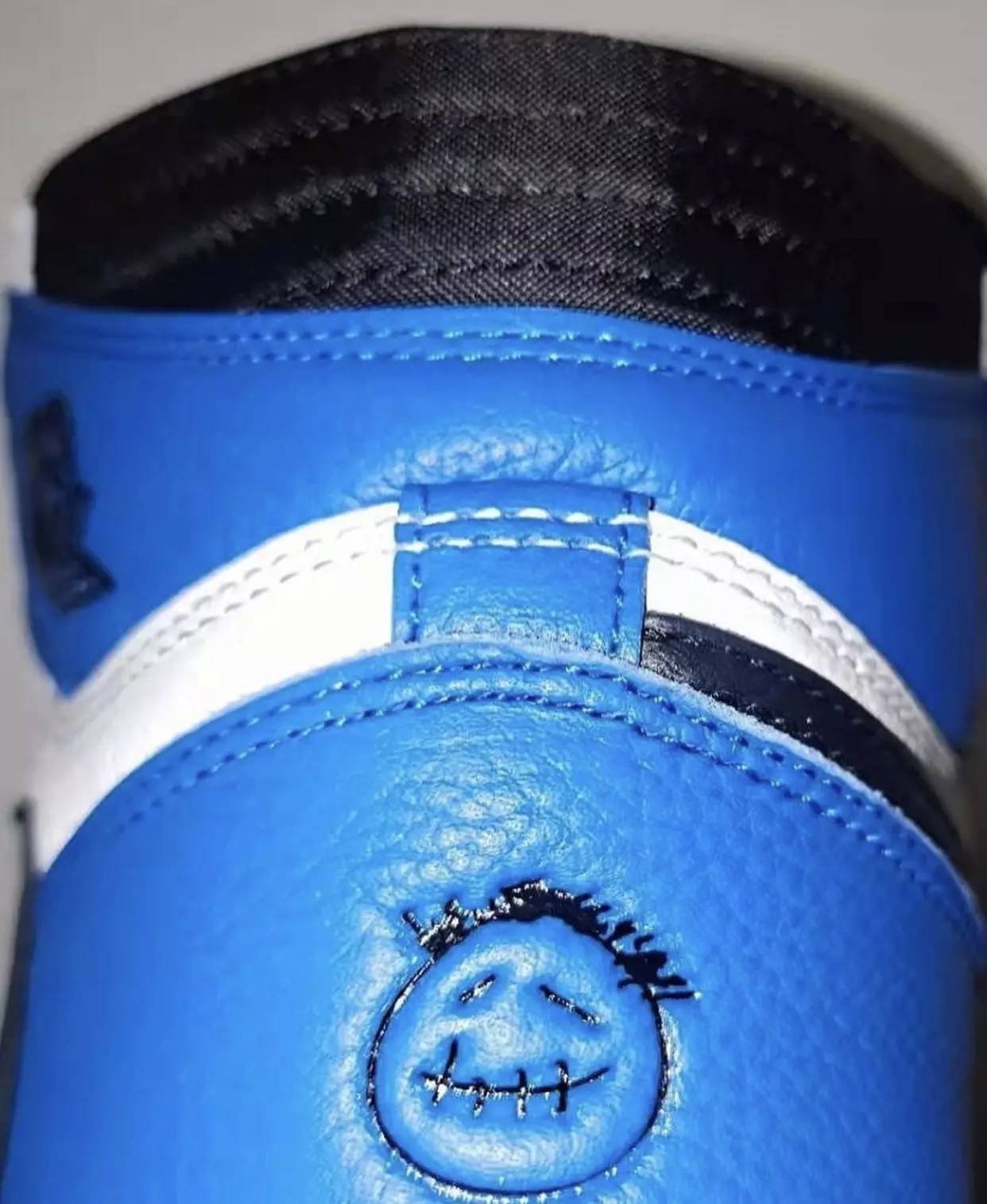 Дата на издаване на фрагмент от Travis Scott Air Jordan 1 High Royal