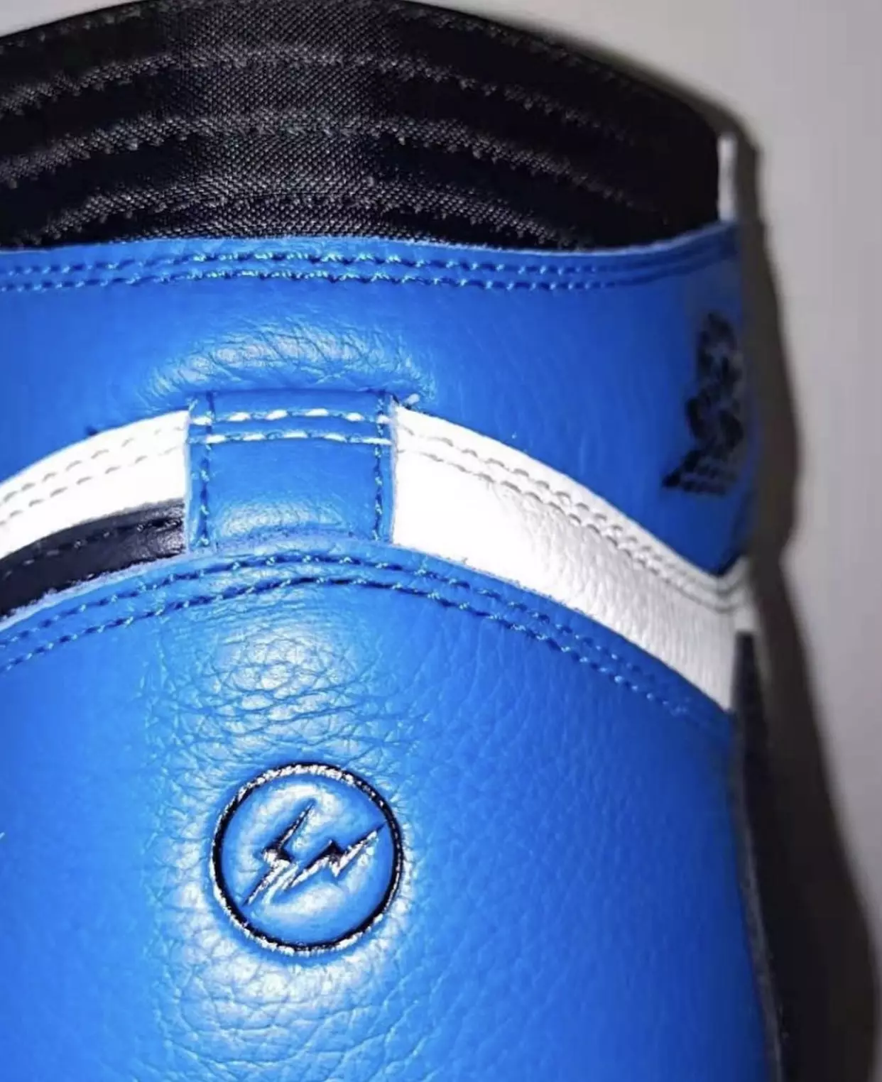 Travis Scott Fragment Air Jordan 1 მაღალი სამეფო გამოშვების თარიღი