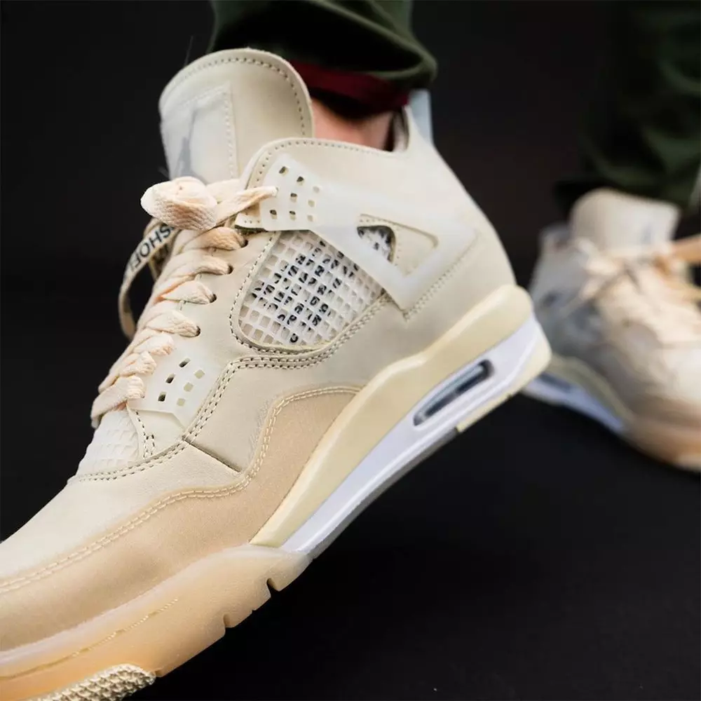 Off-White Air Jordan 4 CV9388-100 Datum izdaje na nogah