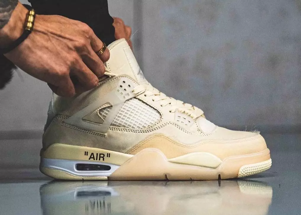 Цагаан өнгийн Air Jordan 4 Sail CV9388-100 Хөл дээр