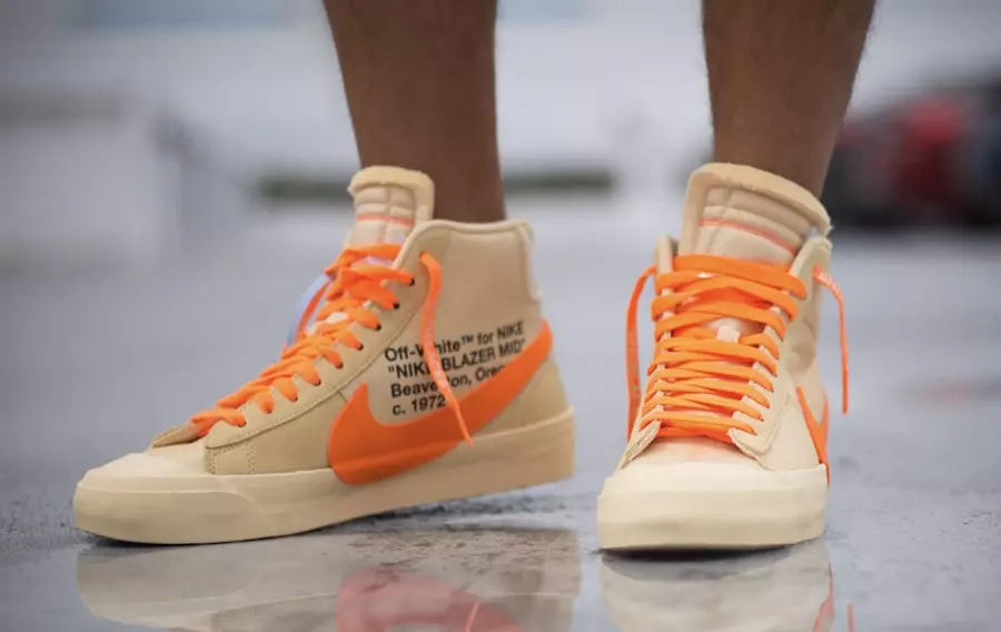 Off-White Nike Blazer Mid All Hallows Eve AA3832-700 på føttene