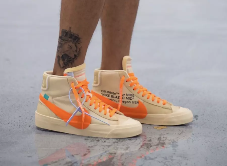 Off-White Nike Blazer Mid All Hallows Eve AA3832-700 på føttene