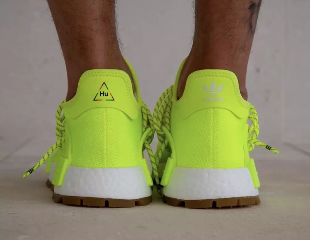 Adidas NMD Hu Trail Know Soul Volt Gum 2019 تاريخ الإصدار على القدمين