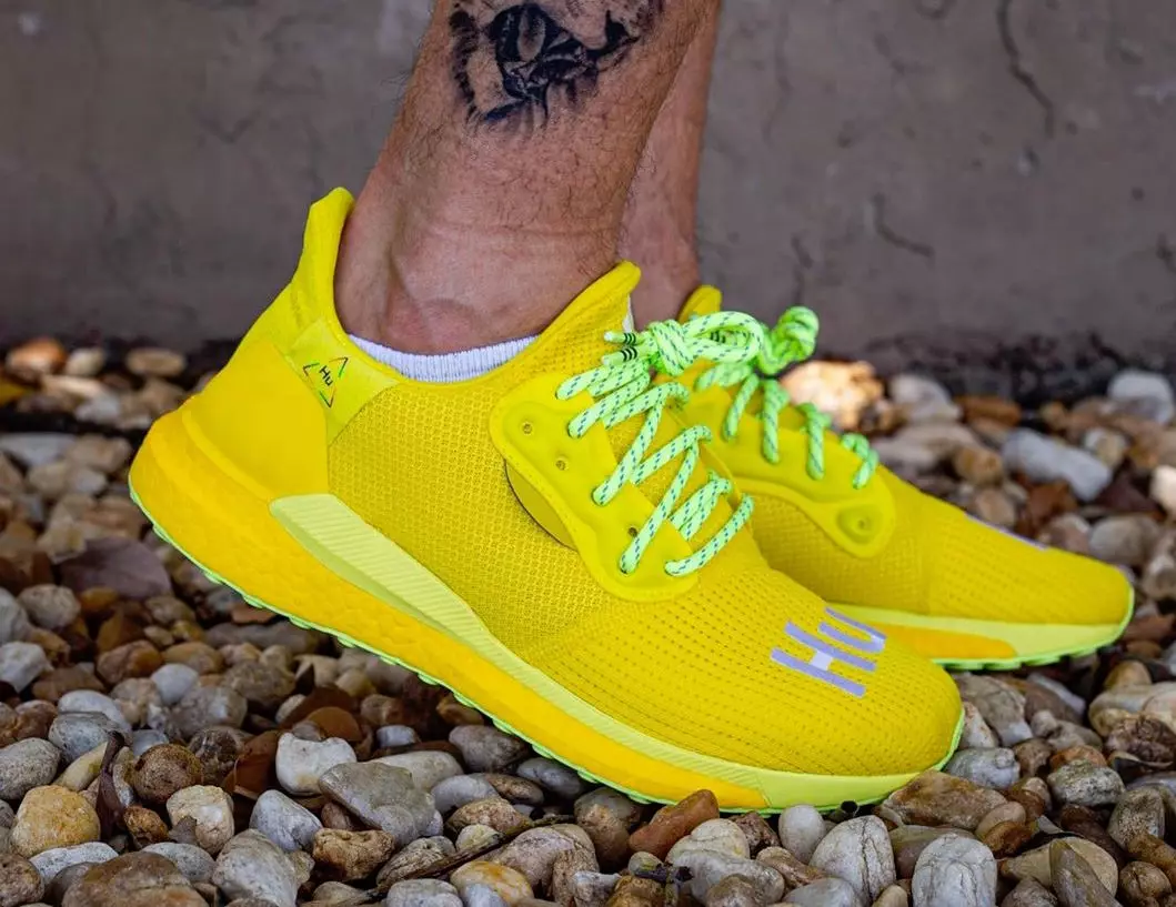 On-Feet-Fotos des adidas Solar Hu Glide in Gelb