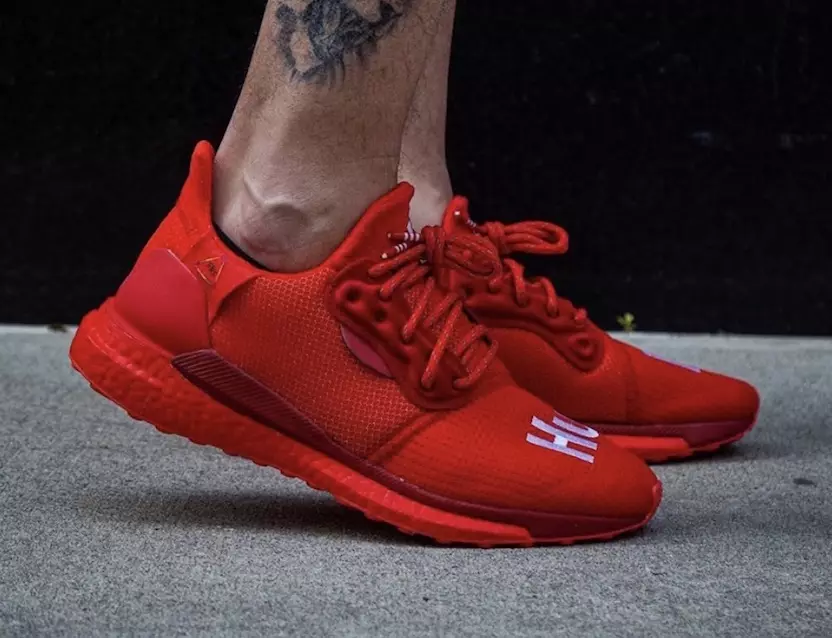 Pharrell Williams x adidas Solar Hu Glide em vermelho