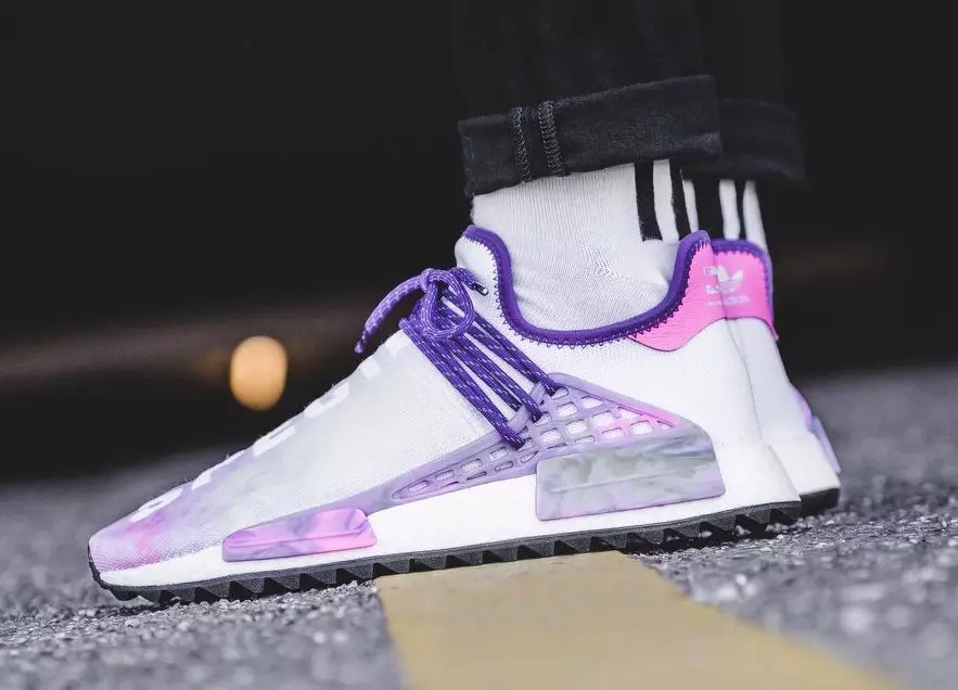 Pharrell x adidas NMD Hu Trail Holi lähemalt